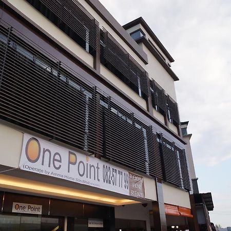 One Point Hotel Kuching Exterior foto