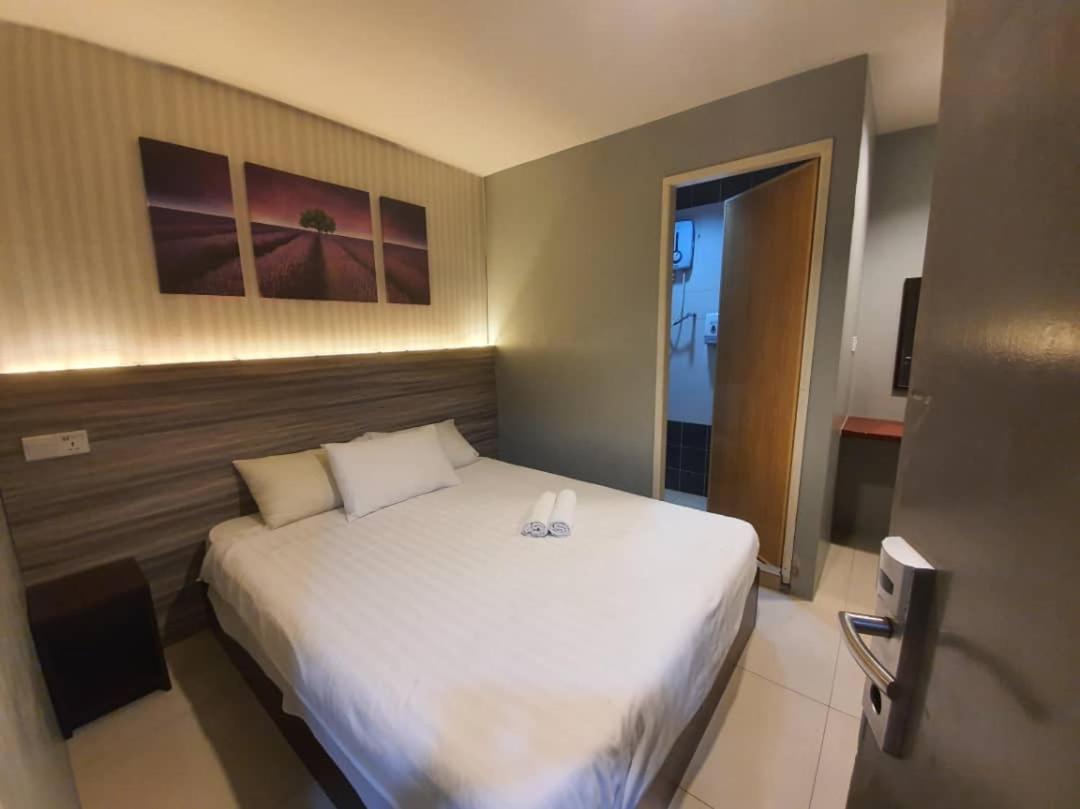 One Point Hotel Kuching Exterior foto