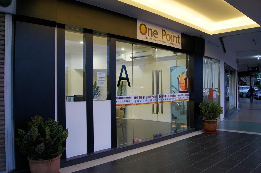 One Point Hotel Kuching Exterior foto