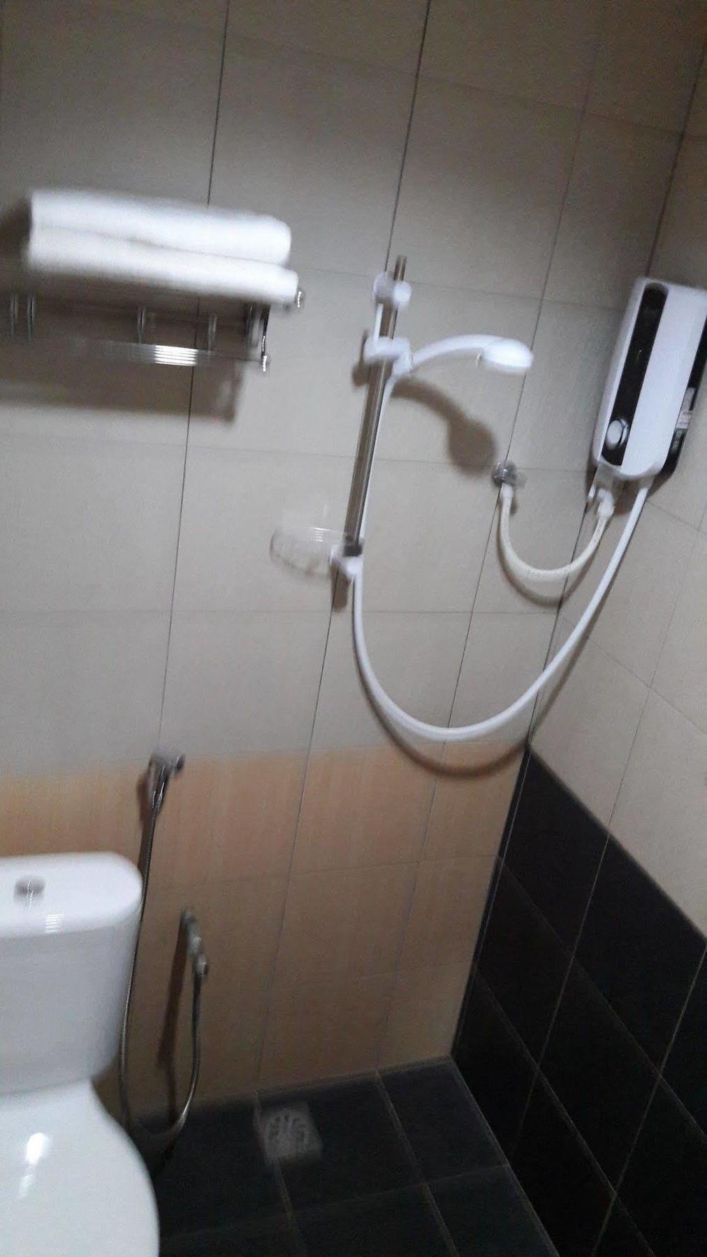 One Point Hotel Kuching Exterior foto